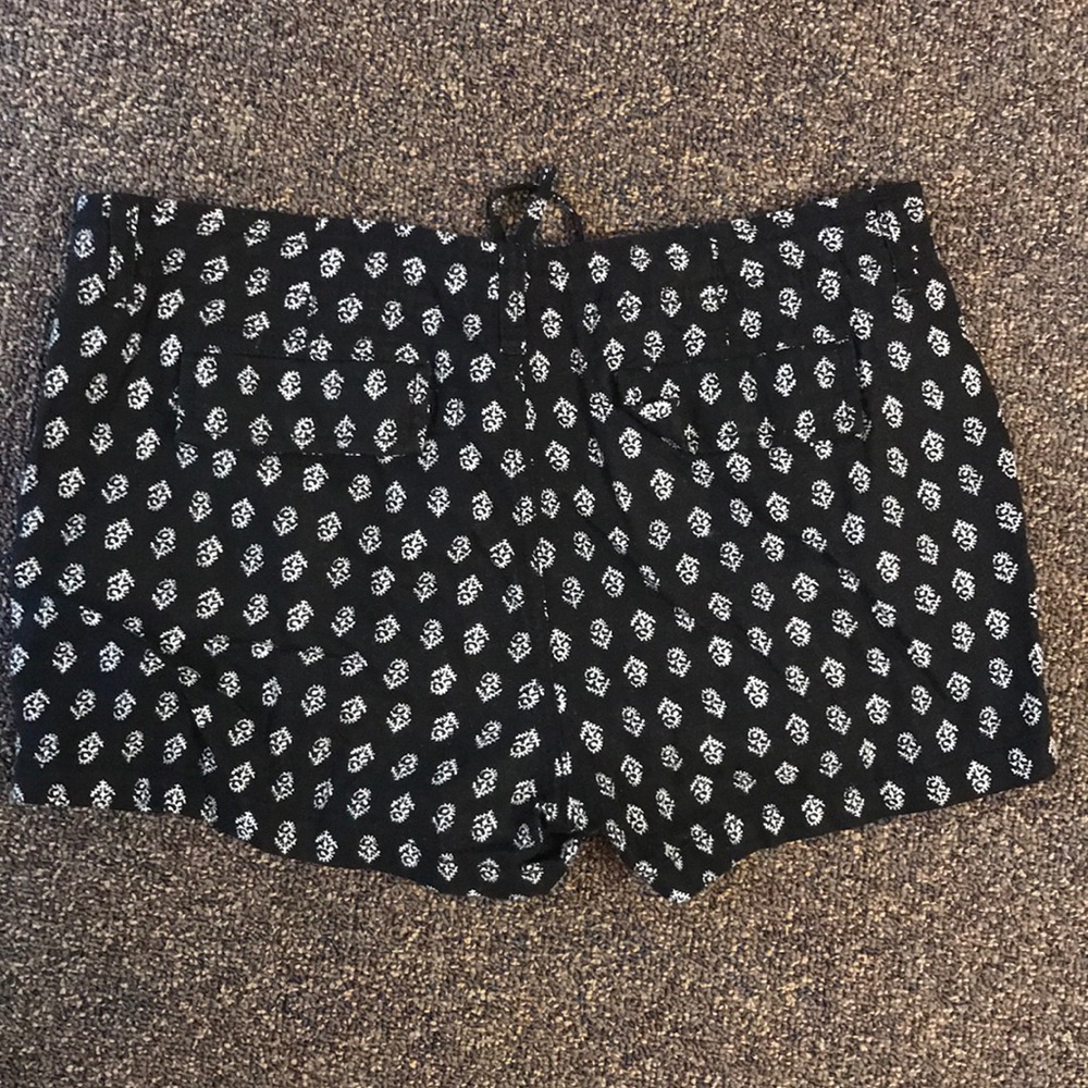 Gap Linen Shorts - Picture 3 of 4